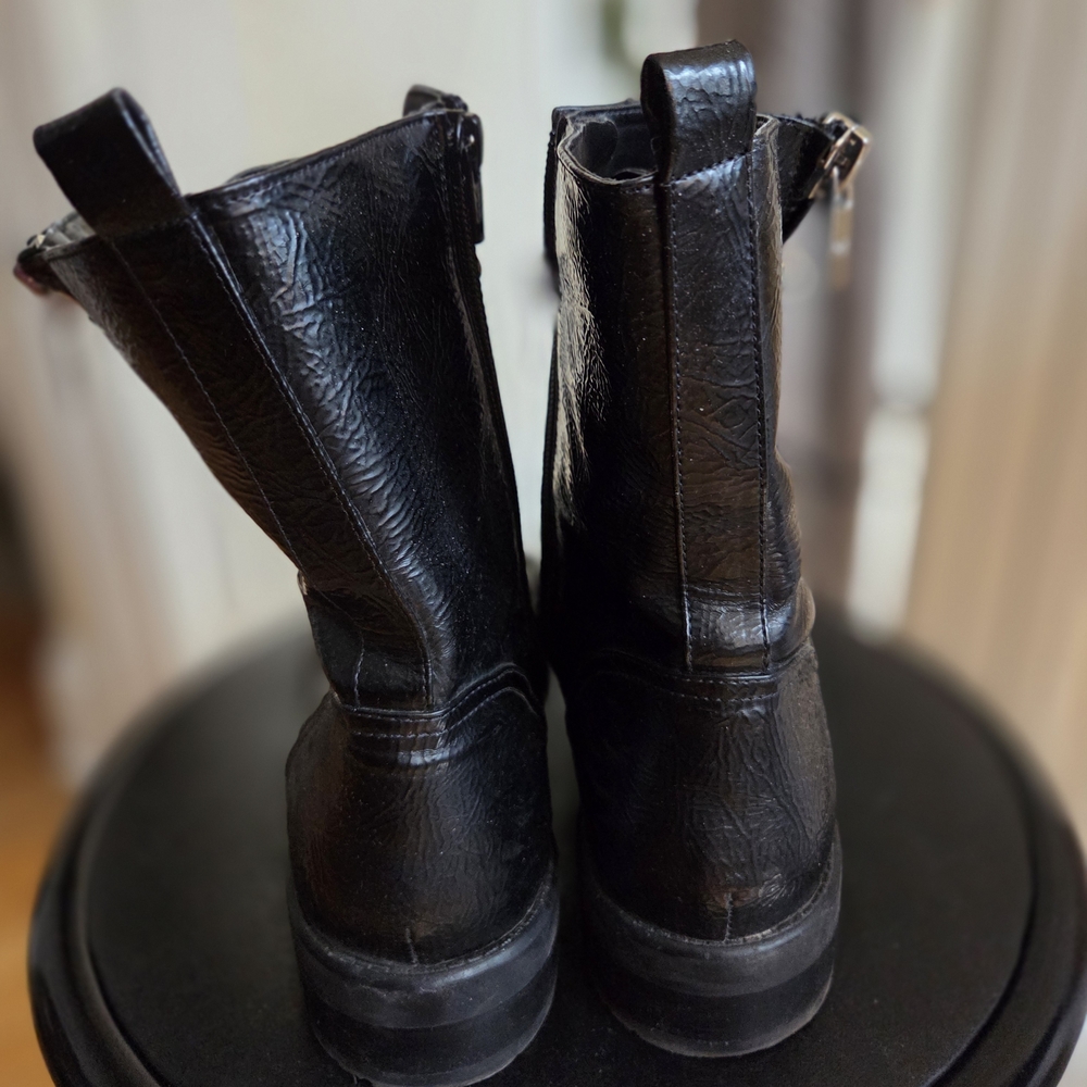 Marc Fisher Black Leather Interior - Picture 4 of 5
